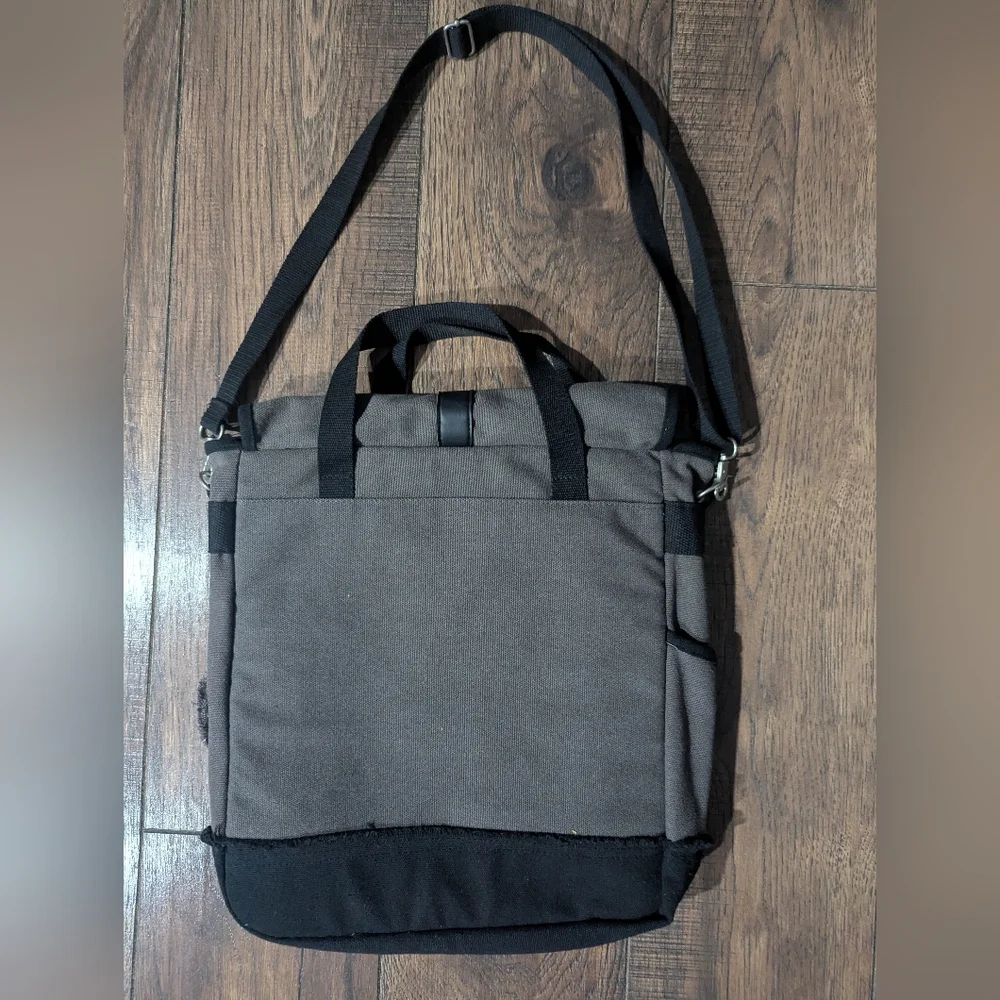 FIELD & CO Hudson Canvas Travel Backpack  Raw Hemlines i4cp Logo Black & Gray